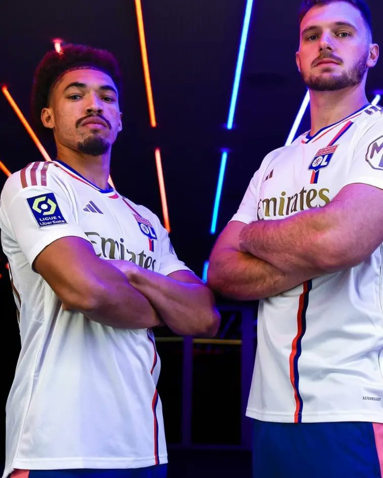 Newfoot_fr's tweet photo. L'ancien gardien de but Lucas Perri 🇧🇷 (26 ans) et le défenseur central Adryelson 🇧🇷 (25 ans) arrive à l'OL en provenance de Botafogo !

▪︎Les deux joueurs restent donc liés au groupe Eagle Football 

▪︎Ils arrivent en Ligue 1 pour un budget cumulé d'environ 7M€ https://t.co/iHOjdmsjl2