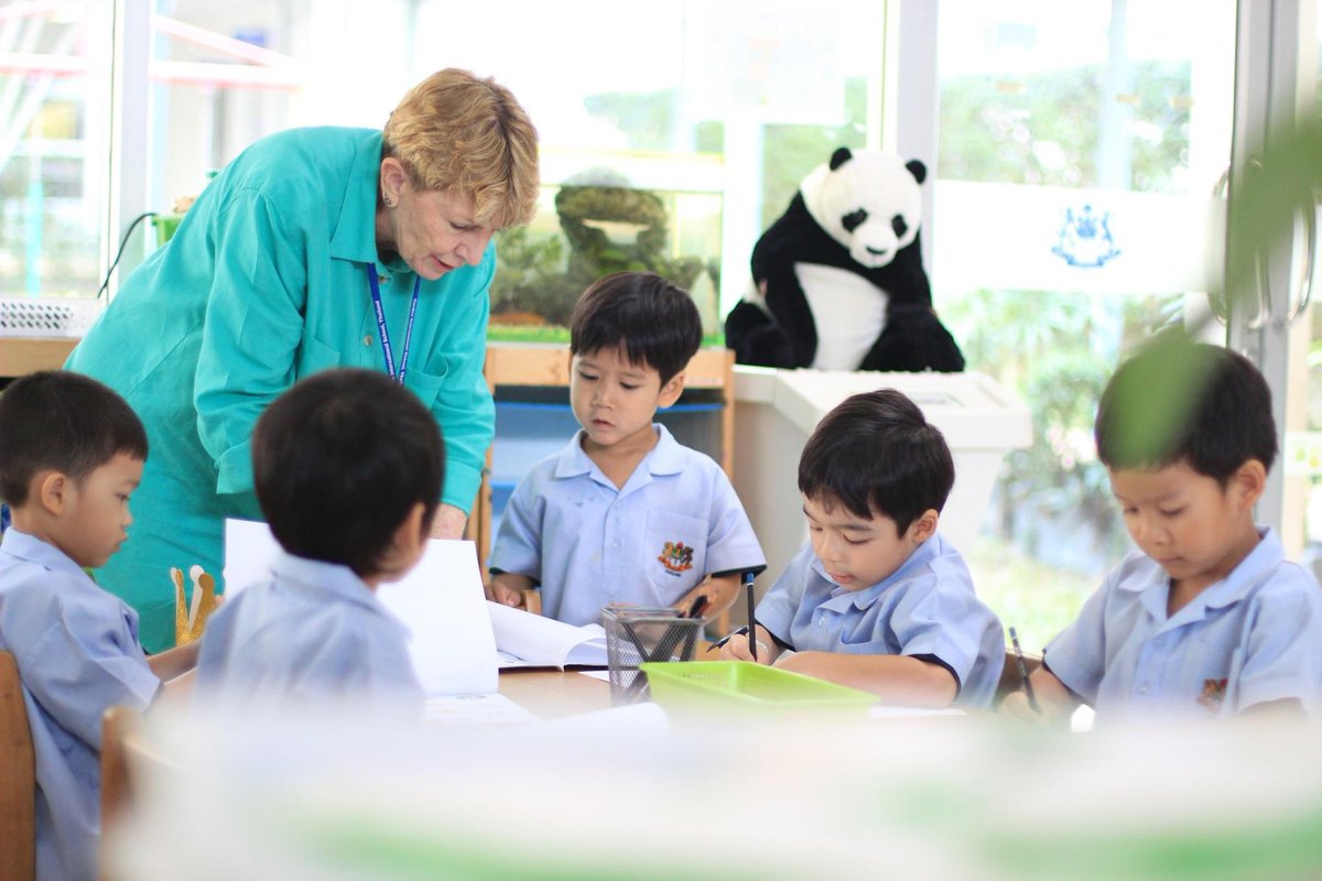gisrayong's tweet photo. Young students of Garden International School, Rayong in 2G are working to consolidate their knowledge of letter sounds and how to write the letters of the Roman alphabet 🔤. It is so good to see them focused on their work, helping each other and enjoying their writing 📑. ✏️🖍️ https://t.co/RwVYOZAi4R