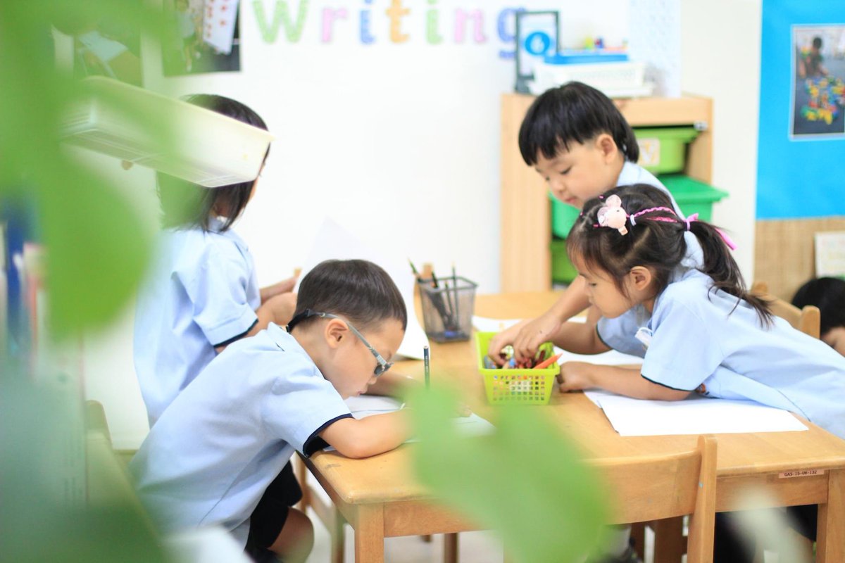 gisrayong's tweet photo. Young students of Garden International School, Rayong in 2G are working to consolidate their knowledge of letter sounds and how to write the letters of the Roman alphabet 🔤. It is so good to see them focused on their work, helping each other and enjoying their writing 📑. ✏️🖍️ https://t.co/RwVYOZAi4R