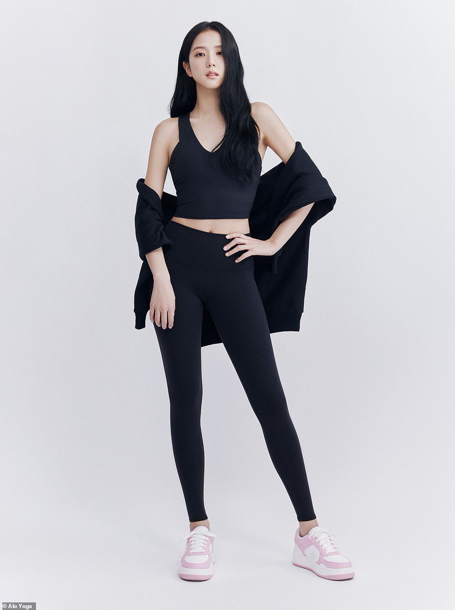 JijiroliMo's tweet image. SO PRETTY COOL UNNIE 😎 ✨️🫶🔥

JISOO ALO IT GIRL 
#JISOOxALO #JSOO #KIMJISOO 
@BLACKPINK @aloyoga