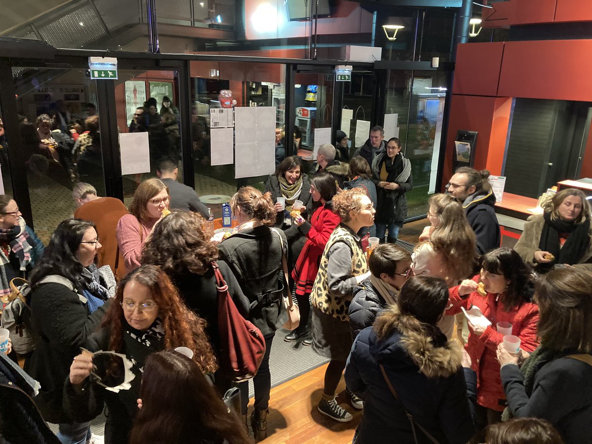 SeUnsa70's tweet photo. #CINÉDÉBAT🎬 Après une part de galette , les 100 participants ont assisté à la projection du film « L’école de la vie » de Julien Peron et ont ensuite pu échanger avec le réalisateur autour de l’éducation de demain. 

@unsa_acad_besac @UNSA_Education https://t.co/kOBraG8za2