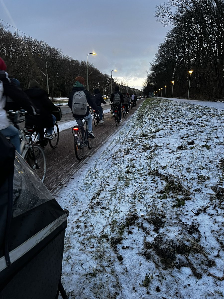 In the Netherlands, when it snows, many people don’t consider grabbing a car, just a warmer coat 🤗