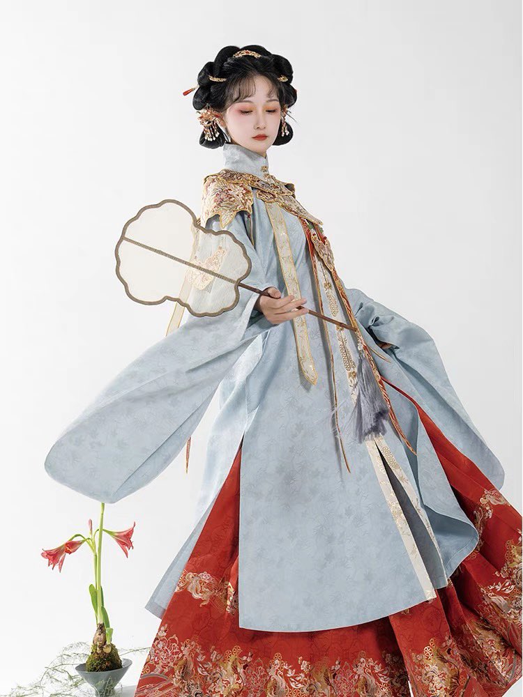 How do you think about this outfit?
Comment below!!💖

From Chinese Hanfu brand 风间林 (feng’jian’lin)

#Asia #Asian #China #ChinaDaily #ChinaFact #ChinaJapanFact #ChinaNews #Chinese #clothing #fashion #fashionblogger #fashiongram #fashionlover #fashionstyle #hanfu #OOTD