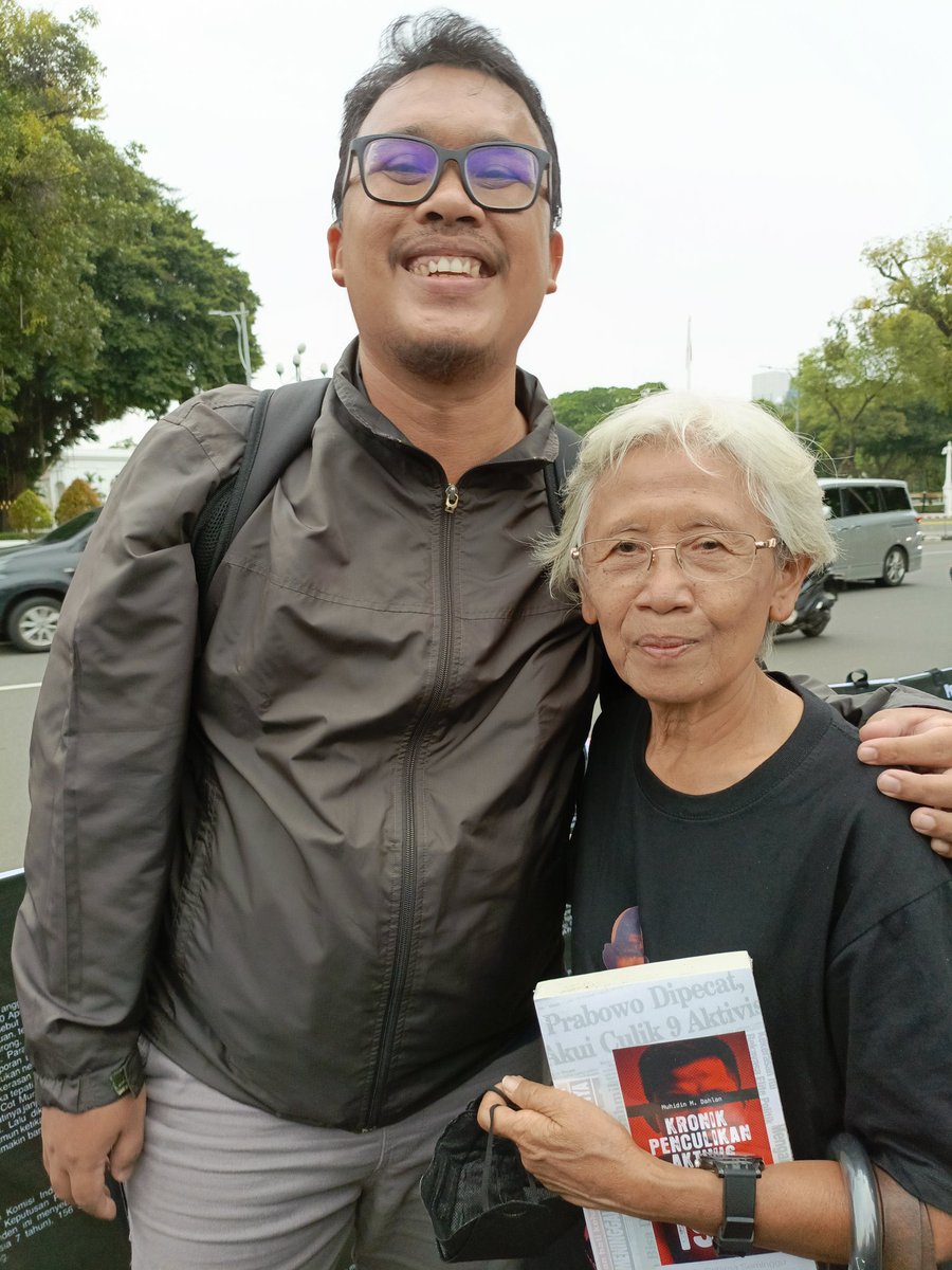 Pak <a href="/jokowi/">Joko Widodo</a>, skedar mau ngasih tahu. @Paltiwest adalah relawan Projo yang membela sangat keras ketika panjenengan difitnah dan diserang oleh kubu Prabowo di pilpres sebelumnya.

Sekarang, dia ditangkap karena mengkritik soal netralitas aparat penyelenggara pemilu dan berjuang utk