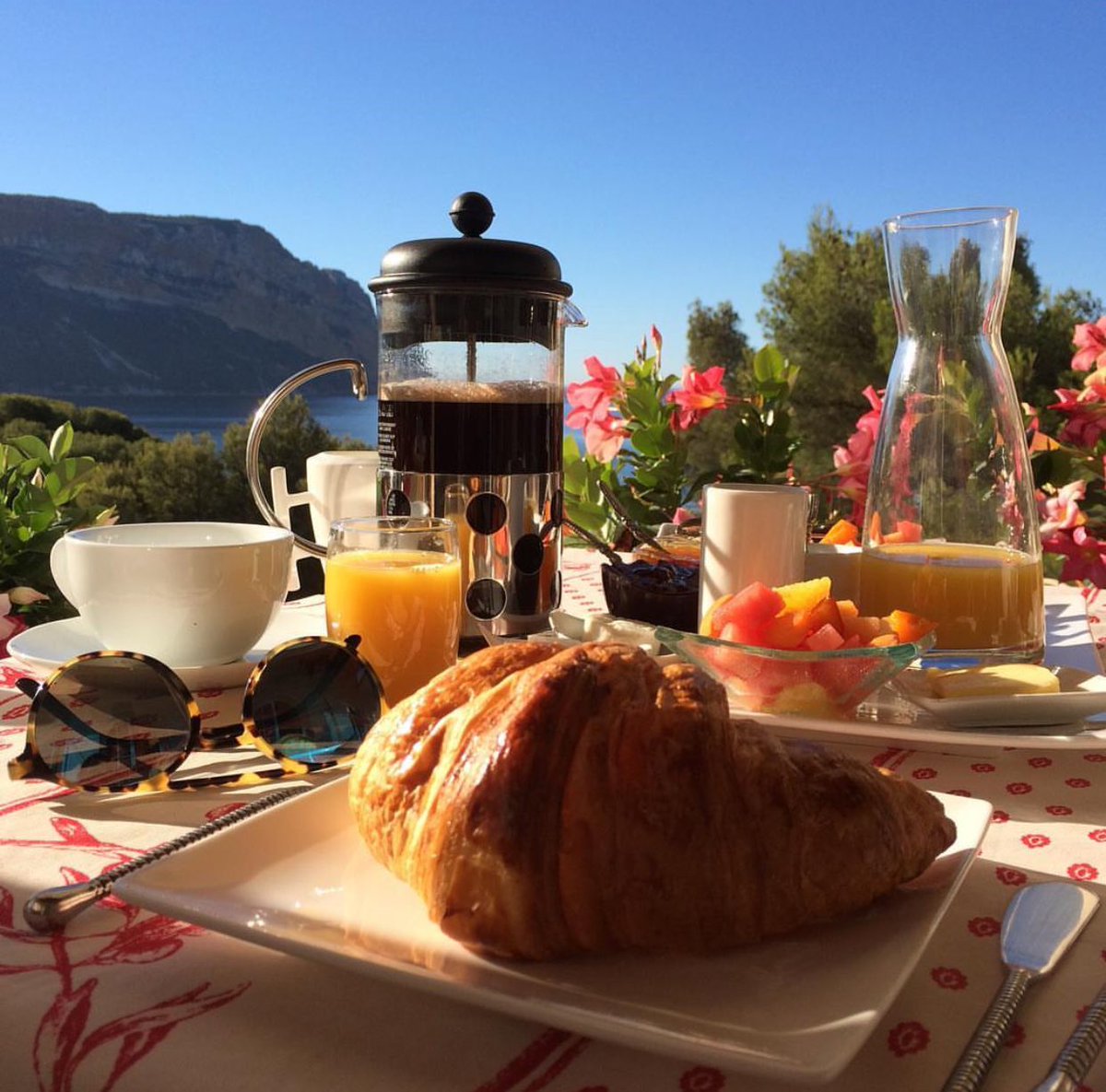 All for me. #bonjour #breakfast #instablogger #instatraveling #cassis #mystyle #mylook #france #see #theperfectbreakfast