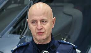 Okazuje się iż po libacji alkoholowej Szymczyka z Wąsikiem gdzie odpalił granatnik Szymczyk dostał nagrodę w kwocie 80.000 zł ‼️ 
Nagrodę przyznał … Mariusz Kamiński 🙆‍♀️🤦‍♀️