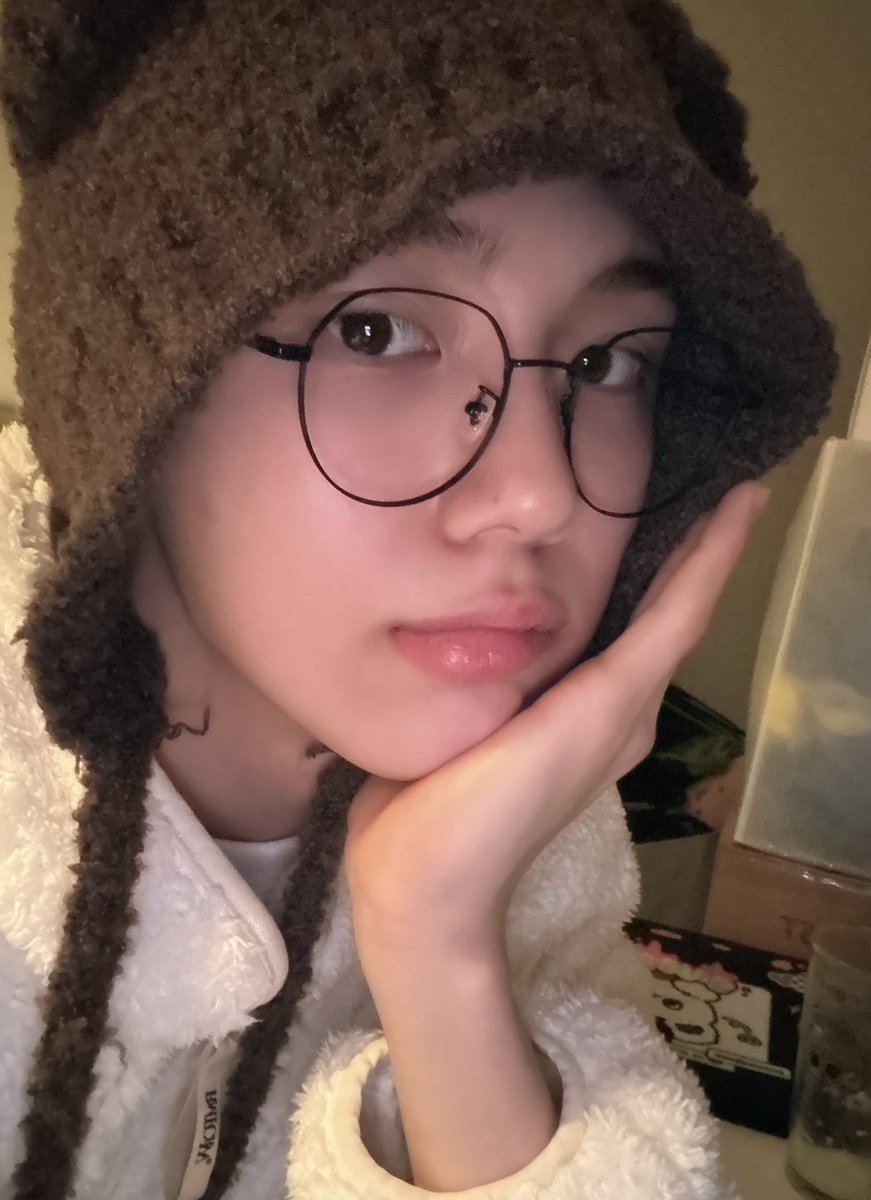 곰덩이 셀카 왔다 ₍ᐢɞ̴̶̷ ·̫ ɞ̴̶̷ᐢ₎