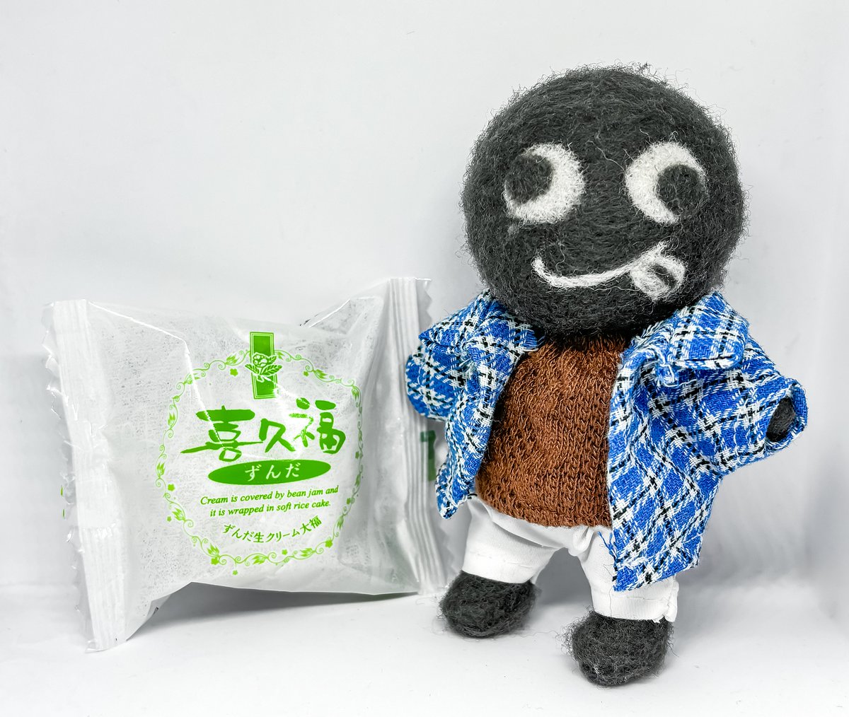 Deidara_Botchi's tweet photo. Hi!
I'm a #DeidaraBotchi.
I will eat the #Zunda Cream-flavoured #Kikufuku from #Kikusuian that I bought in #Sendai the other day!
#SorceryFight #JujutsuKaisen #呪術廻戦 #GojoSatoru #五条悟
#ずんだ
#仙台
#Miyagi #宮城
#Japan #日本
#Nuidori
#NeedleFelt #NeedleFeltTravel
#Travel https://t.co/zwoZrUEeI2