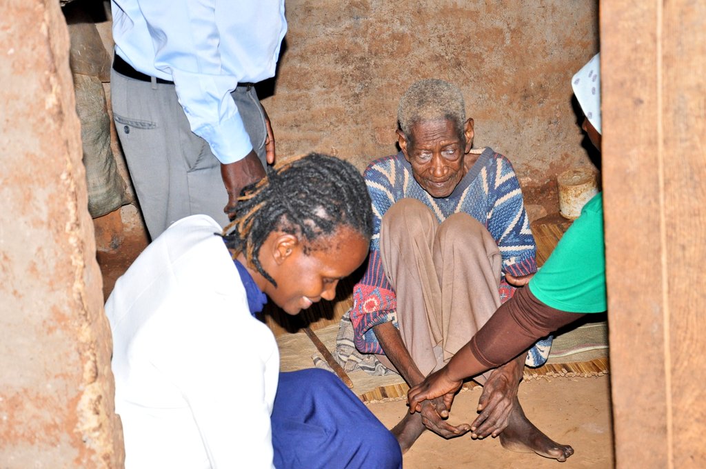 He only needs a mattress and a blanket! Together We can put a smile onto this Old Man's face from Namutumba! 

He is staying a lot, saying he lost all his relatives!
#KSFoundation 

<a href="/FifiPhionaPinky/">Fifi Phiona Pinky</a> <a href="/gonzaga_kakeeto/">kakeeto gonzaga</a> <a href="/RaisingVoices/">Raising Voices</a> <a href="/VBugerere/">Voice of Bugerere</a>