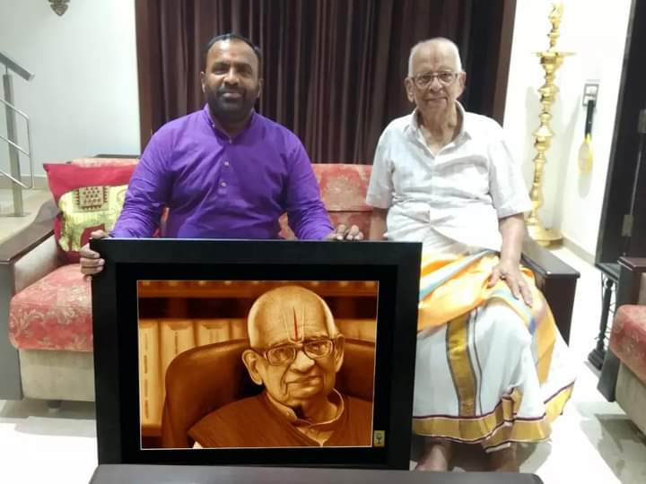 SaveGirlChild3's tweet photo. అయోధ్య రామ మందిర్ కేసు గెలిపించిన 97 ఏళ్ల న్యాయవాది గౌరవనీయులు కే పరాశరన్ గారికి పెయింటింగ్ ఇవ్వడం మనసుకు ప్రశాంతంగా ఉంది 🙏🏻🏹💪💐
@rammandir @hindu @ram @bjp @ayodhya @hinduism @rashtrapatibhvn 
@PMOIndia @narendramodi @AmitShahOffice @AmitShah 
@the_hindu https://t.co/RUlSSkfKyG
