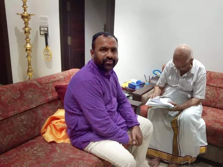 SaveGirlChild3's tweet photo. అయోధ్య రామ మందిర్ కేసు గెలిపించిన 97 ఏళ్ల న్యాయవాది గౌరవనీయులు కే పరాశరన్ గారికి పెయింటింగ్ ఇవ్వడం మనసుకు ప్రశాంతంగా ఉంది 🙏🏻🏹💪💐
@rammandir @hindu @ram @bjp @ayodhya @hinduism @rashtrapatibhvn 
@PMOIndia @narendramodi @AmitShahOffice @AmitShah 
@the_hindu https://t.co/RUlSSkfKyG