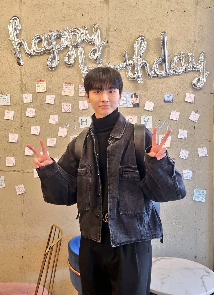 cafe_spinoff's tweet photo. 🦊 지수 님이 다녀가셨습니다. 케이크에 초 꽂아서 생일 축하 노래도 부르고 소원도 비셨어요. 방문 감사합니다!!🙏🏻🙇🏻‍♀️🫶🏻🥰 https://t.co/XLCJPwpIOi