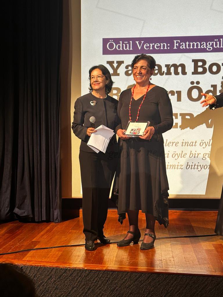 kamer_vakfi's tweet image. SES Yılın Kadınları 2023 Ödül Töreni’nde Yaşam Boyu Başarı Ödülü’nün sahibi Nebahat Akkoç ve KAMER Vakfı 💜 
@ANebahat @sesdernegi