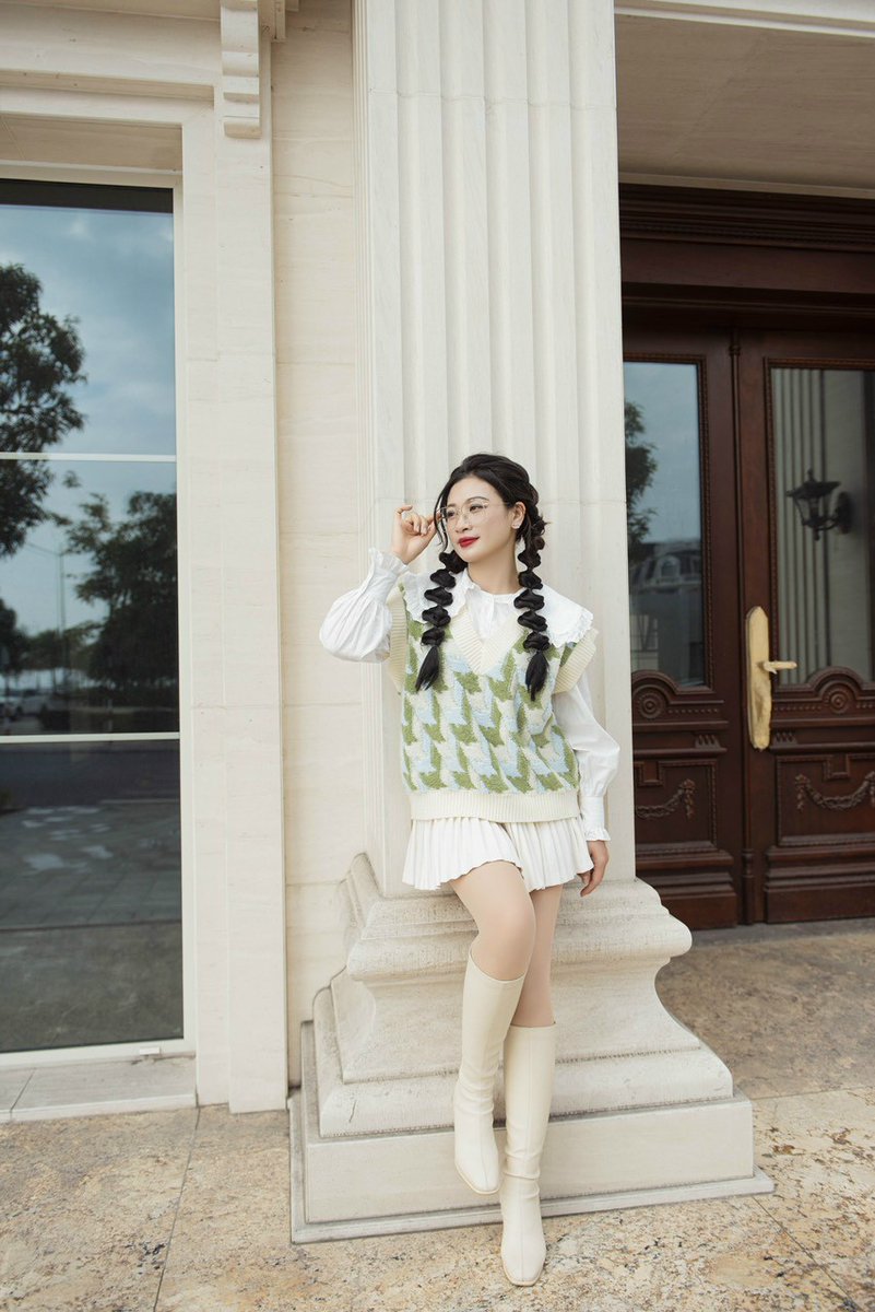 vananhdmp's tweet photo. Giây phút năm mới cận kề 
Đặt xuống bộn bề 
Thu lại an nhiên https://t.co/vNNHKWSBCB