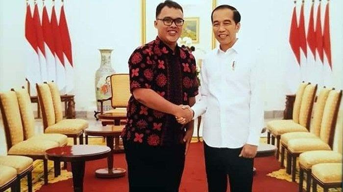 Jelli_cent's tweet photo. Sugeng sonten Pak Presiden @jokowi 

Sekedar info sj, yg foto sm panjengan ini namanya Bang @Paltiwest - td pagi terciduk.
Apakah panjengan kesupen, dia adl pendukung panjenengan garis keras..
Hanya saat ini dukung Pak @ganjarpranowo 

Ngeri sih Pak, emg ga boleh beda?
#SavePalti https://t.co/4enfD1jDOE