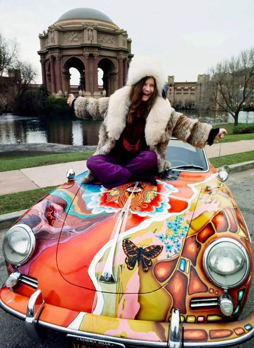 Superstar_Cars's tweet photo. Remembering Janis Lyn Joplin, legendary singer and musician, born #OnThisDay in 1943. 

📸 Janis with her iconic 356 1600 SC Cabriolet, in 1969 (Jim Marshall).

#JanisJoplin #27Club #StarsAndCars 
@StuttgartLegend @NewWaveAndPunk https://t.co/CkR7nfR9xh