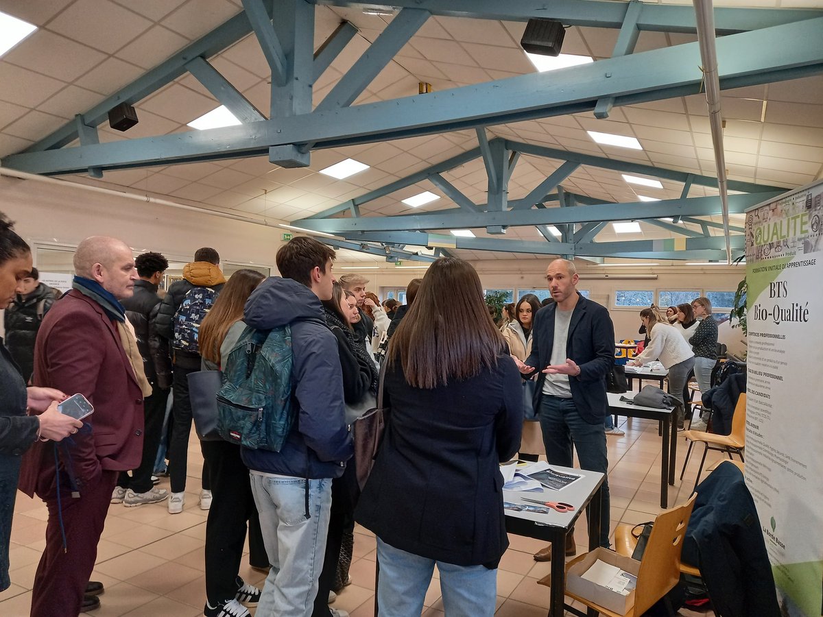 LyceeBourdelle's tweet photo. Forum des métiers de la santé et du social @LyceeBourdelle pour les élèves de #ST2S, #ASSP, #SP3S &amp; #cordeesdelareussite.  Informer nos élèves pour une orientation réussie. @LeNormandCyril1 @actoulouse . 👏 et 🙏 aux enseignantes pour l'organisation. @DSDEN82 https://t.co/n2AvGietCX
