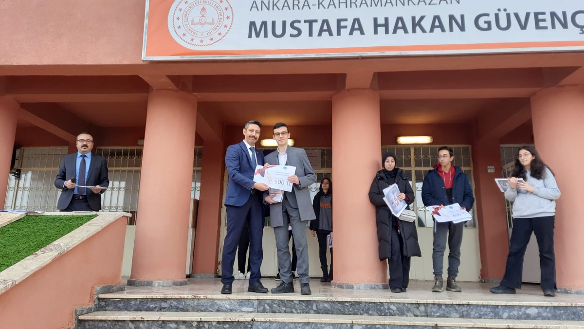 fatiherdogan79's tweet photo. Dolu dolu bir dönem daha bitti. 

2023 2024 Eğitim Öğretim Yılı 1. Dönem yapılan faaliyetlerde, etkinliklerde, projelerde ve derslerde özverili bir şekilde çalışarak okulumuza değer katan idareci, öğretmen ve personelimize çok teşekkür ediyorum. İyi tatiller diliyorum. https://t.co/ciMTlh57QS