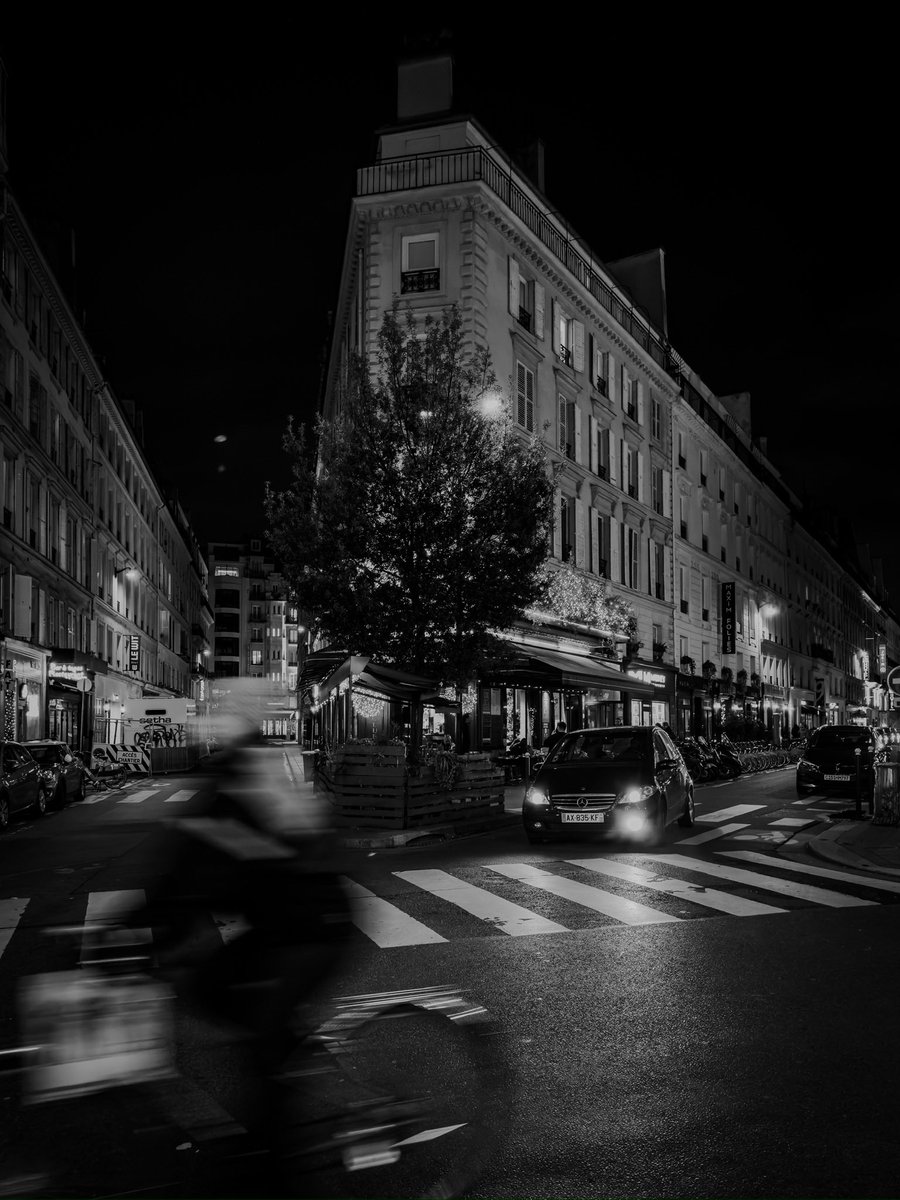 sandradimbour's tweet photo. #bonjour
#movement of the #street 🙂 #rueRicher #paris #iledefrance #France
#lumix #lightroommobile
Color version in the answer 👇
#streetphotography #nightphotography #streetofparis #shotbyme #shotoniphone #iphonephotography #reponsesphoto #parisphoto #bnw #photography https://t.co/a6voiaM9EJ
