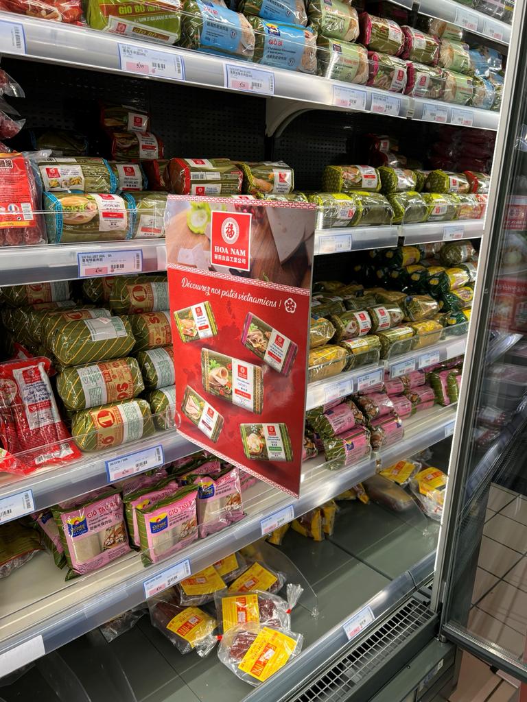 PhilippeChieu's tweet photo. Partenaires #B2B : devenez #Ambassadeur #HoaNam !

Nos #Nems au poulet #Halal et au porc, couronnés #SaveursDeLAnnée2024, symbolisent notre engagement pour l'excellence culinaire. Dynamisez vos points de vente avec nos kits de com attractifs.

Contactez-nous !

#MadeInFrance https://t.co/jVMlMzTTTE
