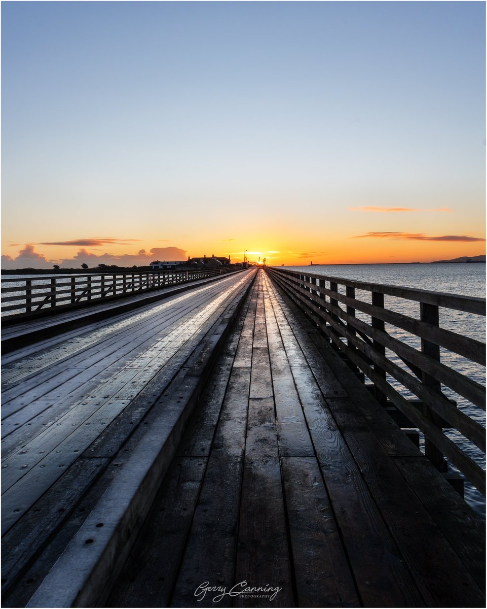 A wintery sunrise at the wooden bridge, Clontarf.

#sunrise #sunrisephotography #bullwall #dublin #dublinskycolours #dublinbay #canon24105 #canonr6