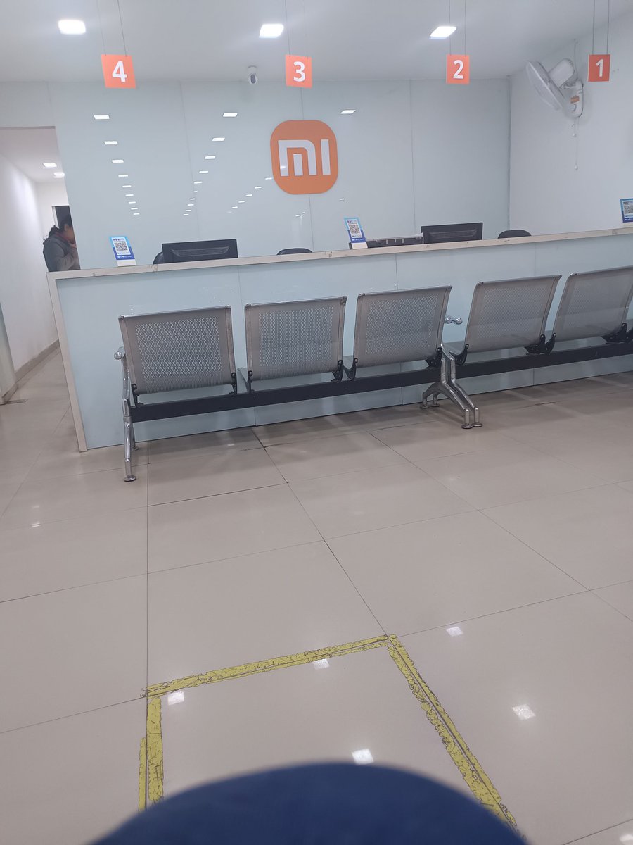 AmitKumarGolu8's tweet photo. mi note 13 5g फ़ोन 10 जनवरी को लिया था उसी दिन से तकनीकी खराबी आरही । कस्टमर केयर हमे बताया गया कि 10 दिन के अंदर किसी प्रकार की खराबी होगी तो फ़ोन रिप्लेस होगा लेकिन सर्विस सेंटर पटेल नगर दिल्ली में विजिट करने माना कर दिया गया। @XiaomiIndia @MiIndiaSupport https://t.co/jUS55PO2rp