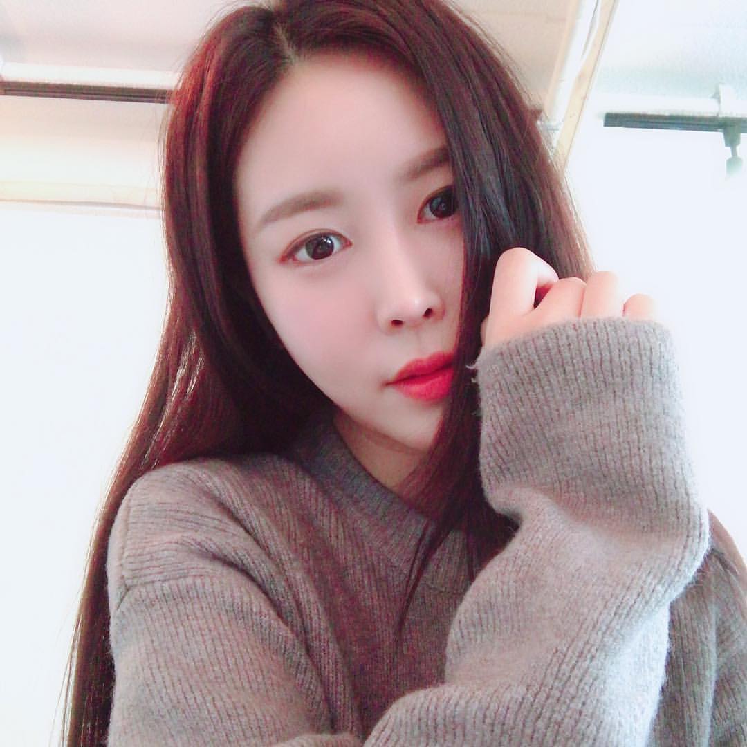 요즘 하루에 4~5키로씩은 꾸준히 걷는데
도파민프리 하고 싶어서 핸드폰이랑 이어폰 안들고가거든 그럼 할거 없어서 하염없이 씨피에 대해 생각함...