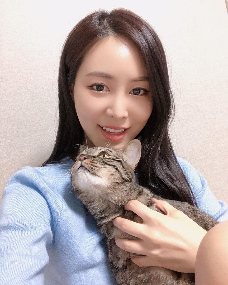 연락끊긴 옛날 친구들 그냥 가끔 생각날 땐 잘지내나~싶은데 꿈에 나오고 나면 무지 보고 싶어짐..