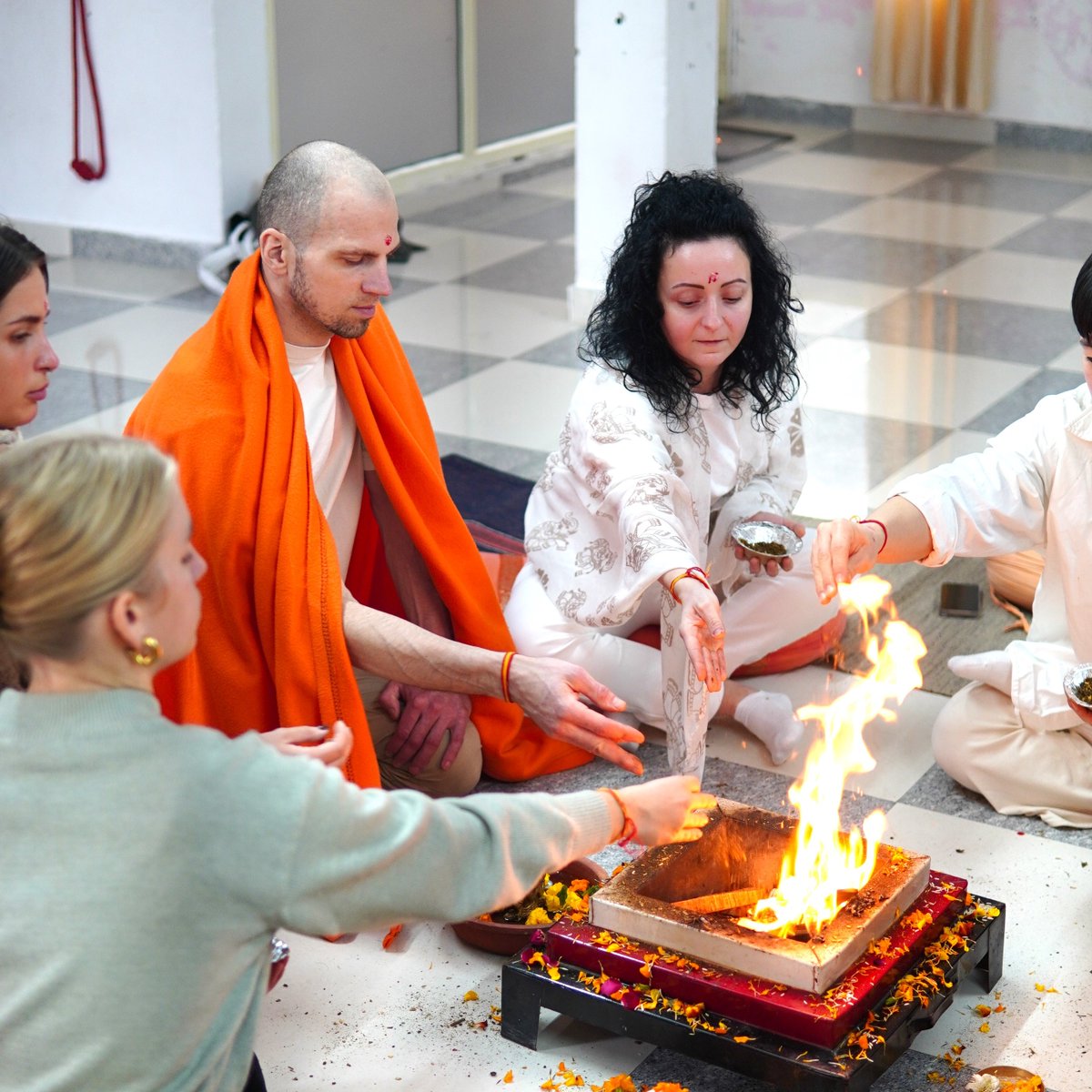 hareramayoga's tweet photo. Opening ceremony of residential Yin Yoga Teacher Training Course in India. Visit to know more : https://t.co/4XSna6qDto #yinyoga #rishikesh #yogaschool #hareramainstitute https://t.co/RFt6tOTJk7