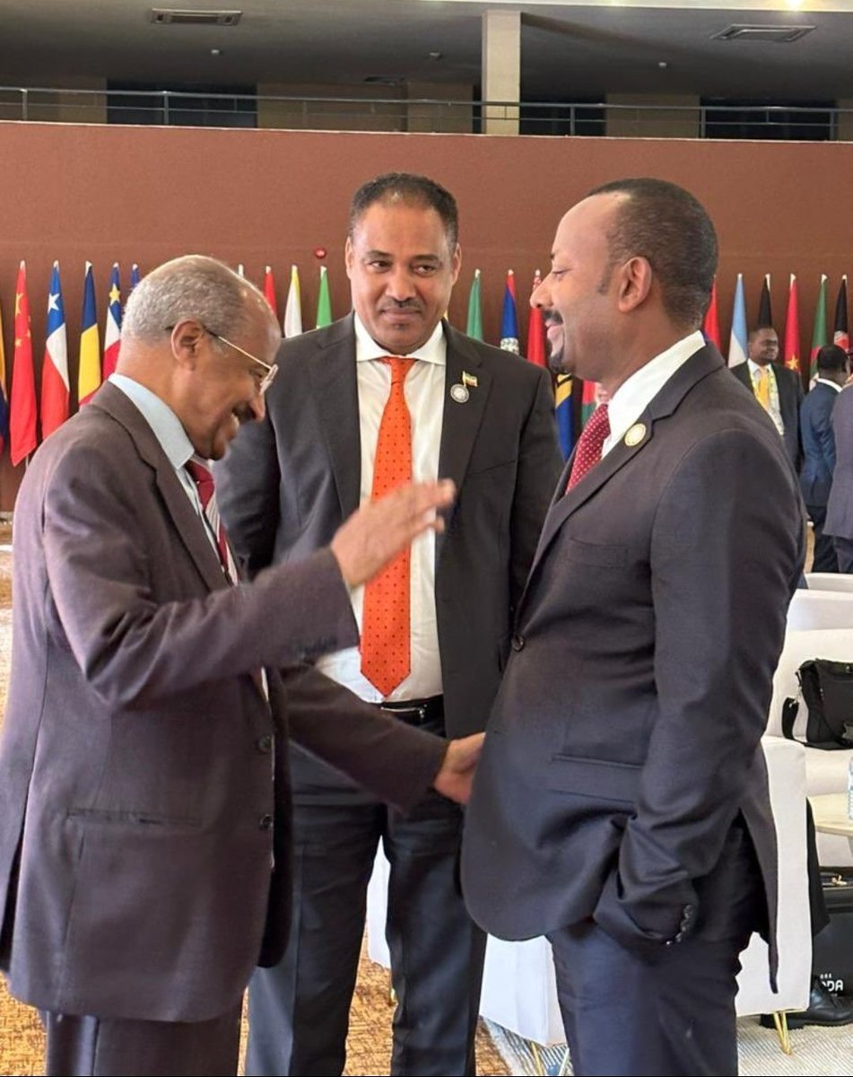 menkemD's tweet image. The awkward body language gives a lot away....#Mistrust! #Ethiopia #Eritrea #NAMSummitUg2024