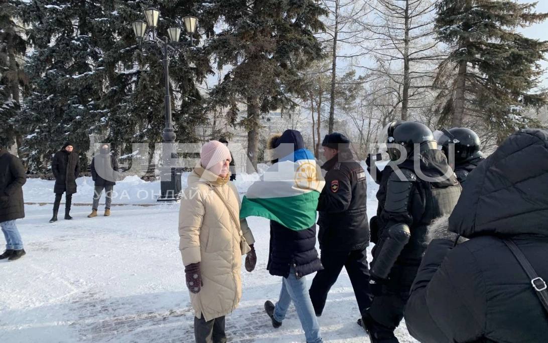 freenationsrf's tweet photo. Despite frost(-20C) in #Bashkortostan(today in capital #Ufa)actions against repression of last colonial empire in #Europe, terrorist state #RF continued💪
p.s. important point -there no imperial flag(#Moscovia tricolor),but despite risks&threats -flags Independent Bashkortostan🎯 https://t.co/yLPFYyJn4d