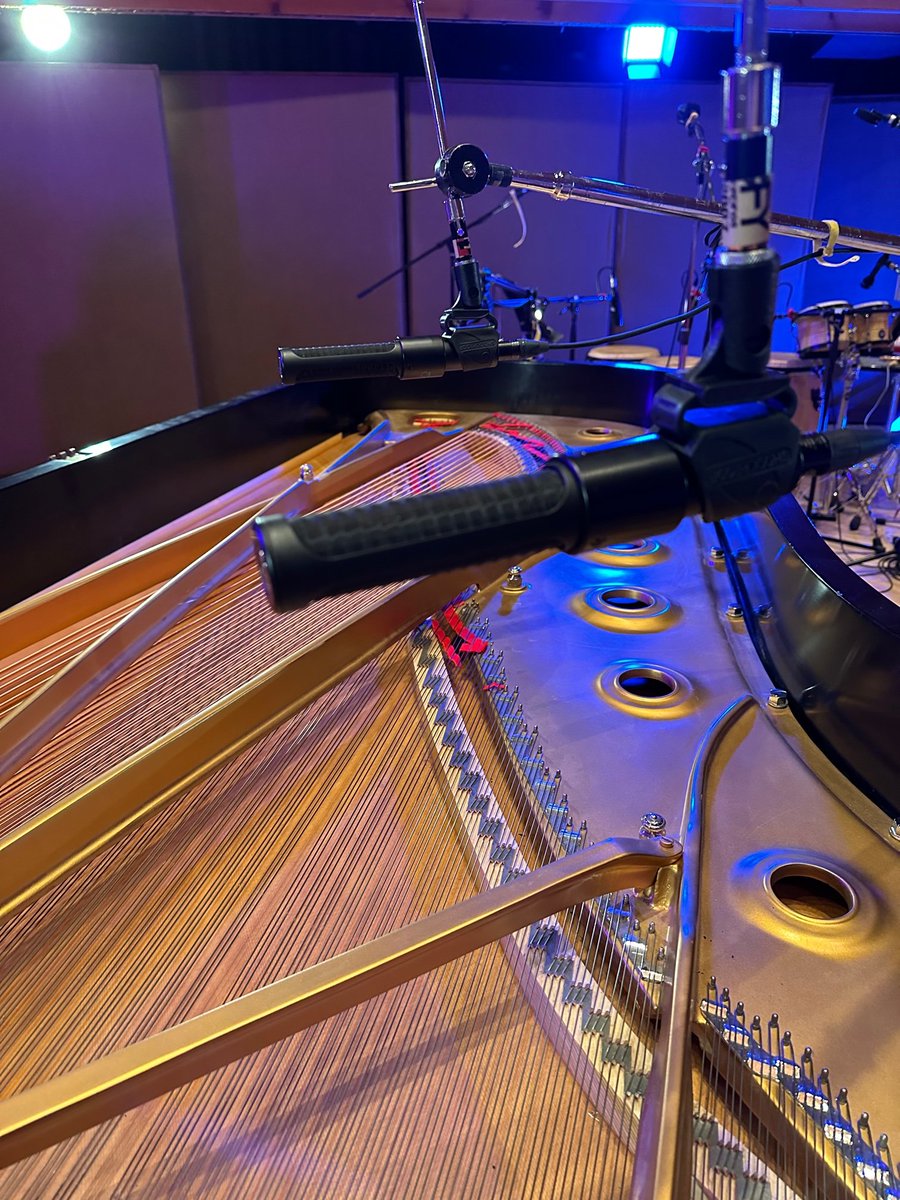 ribbonmics's tweet photo. Ribbons, ribbons, ribbons! Here’s a whole crew of AEA mics recording Joachim Horsley in the world famous Studio A at Power Station in NYC. 

📷 Robert L. Smith (defyrecordings on IG)

#AEARibbonMics #AEAA440 #AEAR88mk2 #AEAN8 https://t.co/MmDYw9L7Ru