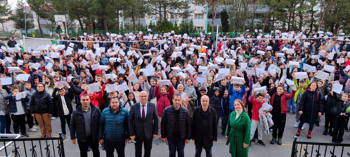 İyi tatiller sevgili öğrencilerimiz. Güzel bir tatili hak ettiniz.