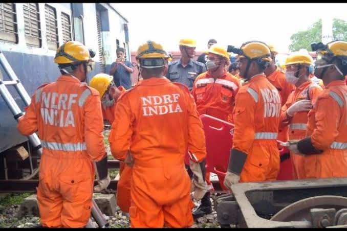 PRupala's tweet image. Embracing Valor, Celebrating Resilience: Commemorating NDRF&apos;s Raising Day, where courage meets compassion, and preparedness defines their journey to safeguard lives. 

#NDRFRaisingDay #StrengthInService