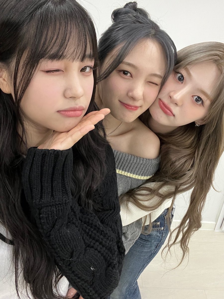 sense0614's tweet photo. 세은 지한 이젤 이 조합 마음이 넘 좋아..😭 https://t.co/JoalyjgTXN