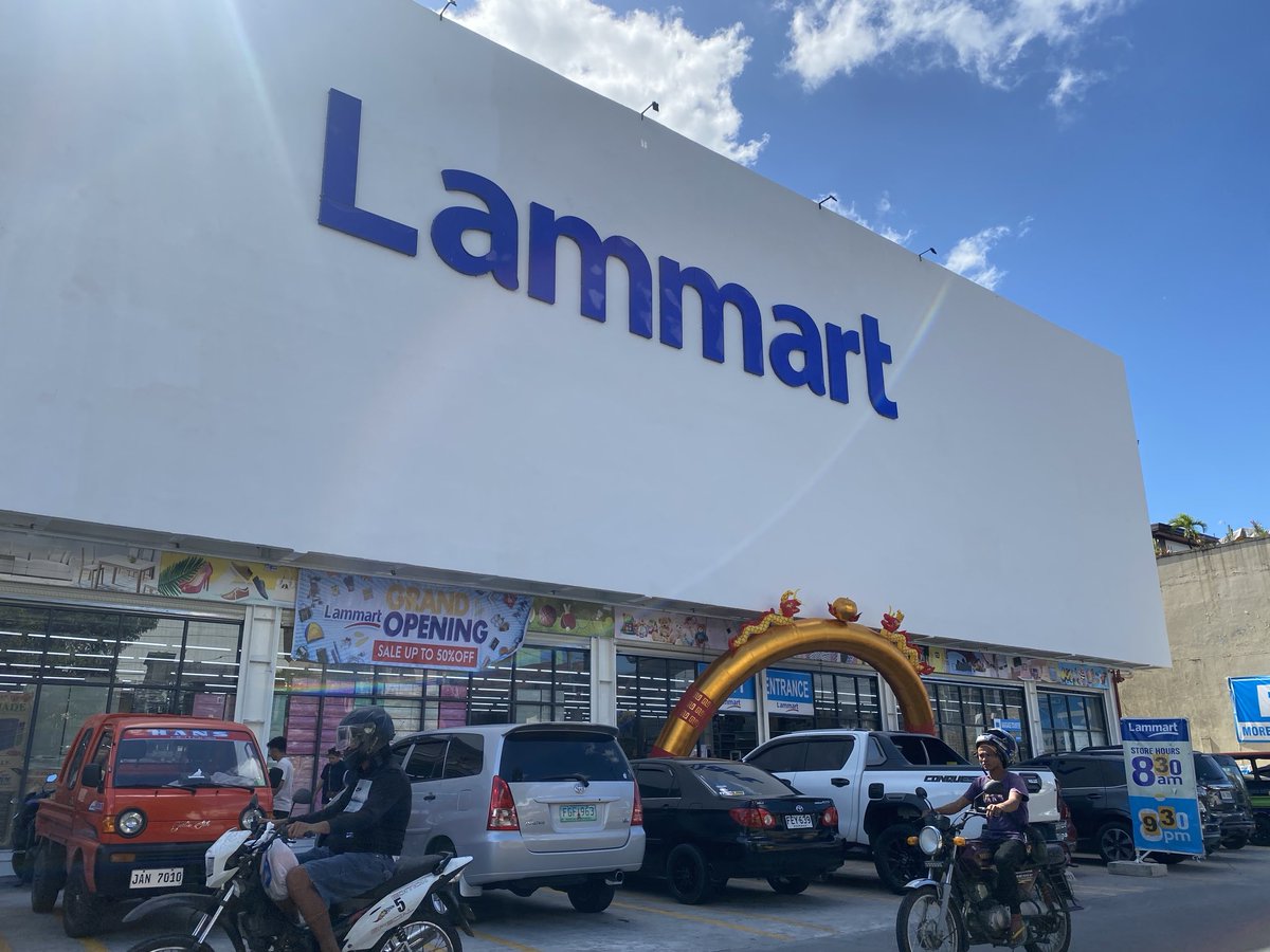 suburbandude's tweet photo. Naks, meron nang Walmart sa Bacolod. Ay, Lammart pala https://t.co/CPYk77VFYq