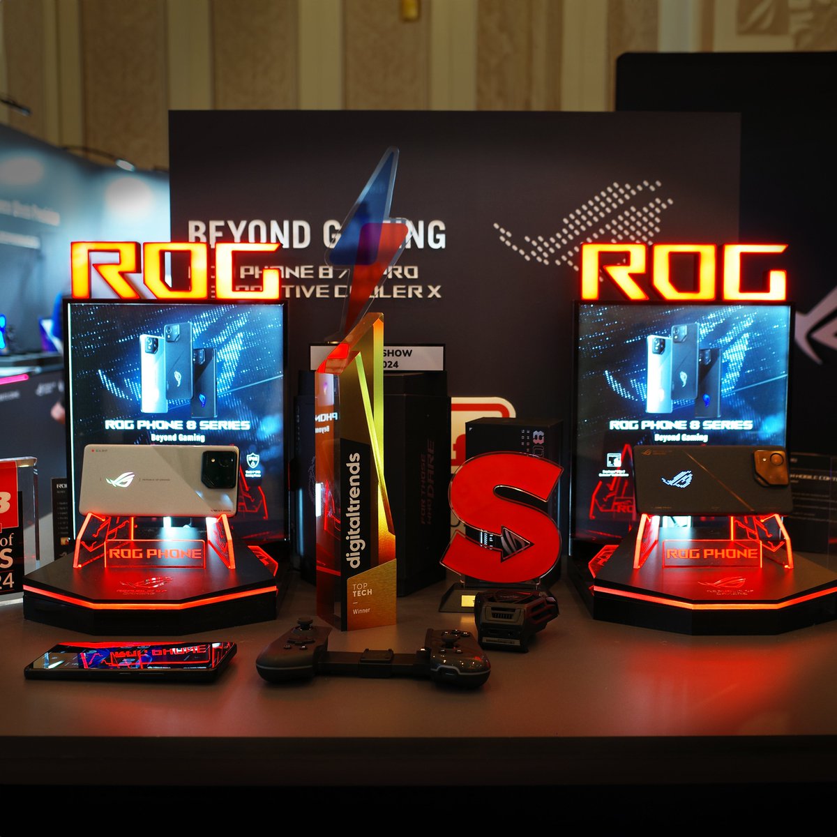 ASUS_ROG's tweet image. Now that&apos;s a lot of awards! 🤩🏆
#ROG #ZephyrusG14 #ROGPhone8 #CES2024ROG