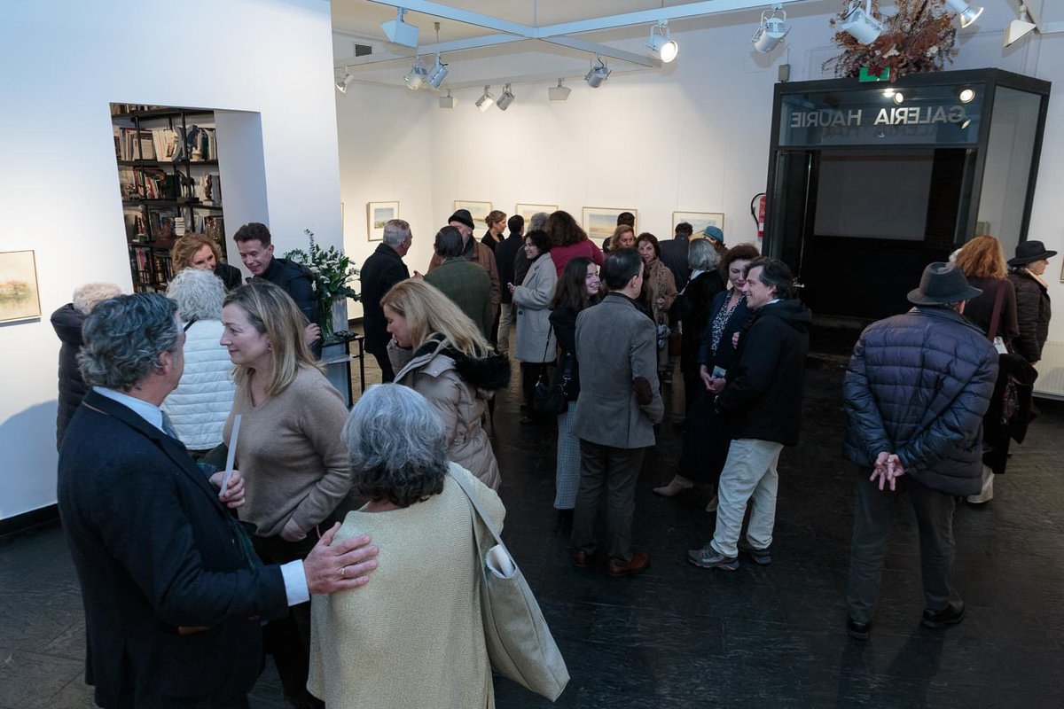GaleriaHaurie's tweet photo. Encantados de haberles recibido en la tarde de ayer en la inauguración de la exposición “Óleo y agua” de Marcela R. de Echecopar y Susana Echecopar.

Muchísimas gracias por acompañarnos.

#galeriahaurie #oleoyagua #Echecopar #galeria 
📸 @lapinzafoto más fotos en Facebook https://t.co/hUtvb3yz0d