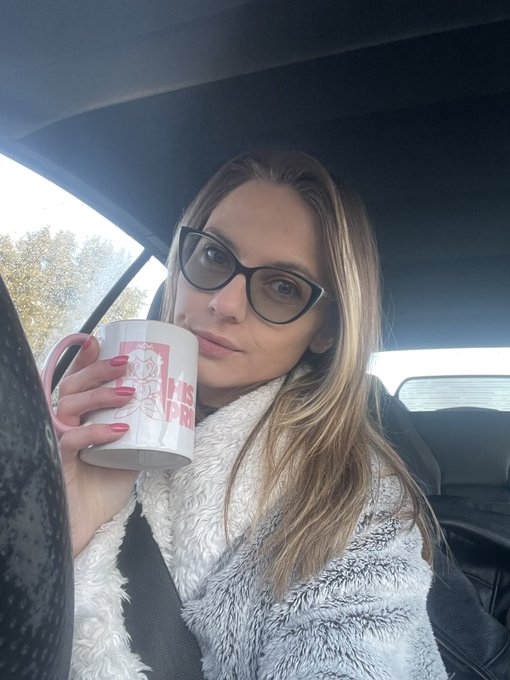 Another cold morning but off to see @jimmydrawsvr https://t.co/LRYZhPtrsr<a class="tags" target="_blank" title="On Twitter" href="/?out=eyJ0eXAiOiJKV1QiLCJhbGciOiJIUzUxMiJ9.eyJpYXQiOjE3MjI1Njg1NDcsImlzcyI6InR3cG9ybnN0YXJzLmNvbSIsIm5iZiI6MTcyMjU2ODU0NywiZXhwIjoxNzU0MTA0NTQ3LCJyZWRpcmVjdF91cmwiOiJodHRwczovL3R3aXR0ZXIuY29tL2ppbW15ZHJhd3N2ciJ9.9XgTnsfNaSzMZtus4qWD8zUa74XY39WTuk-I_199EpNXhne5y4DNnU9DisiS0Ui6BWzzB5cEb326lZi4quJUNg">@jimmydrawsvr</a>