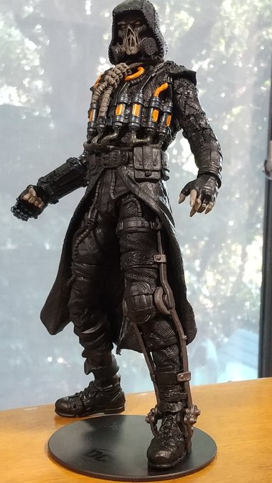 わりと今更ですが
マクファーレントイズの「アーカム・ナイト」版スケアクロウ。
もはやクリーチャーめいたデザインと造形がいかす。
挿し色のオレンジがさえてますね。 