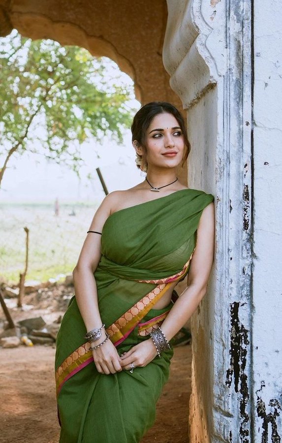 GEMXk7BbIAAA0Mg?format=jpg&name=900x900