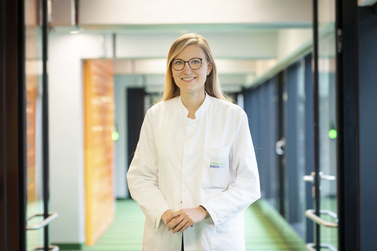 Mit #DataScience und #KI Antworten auf die Fettleber finden: #RWTH-Juniorprofessorin Carolin Victoria Schneider wird als Nachwuchswissenschaftlerin des Jahres ausgezeichnet 😀: ➡️rwth-aachen.de/li/f/bfqysf//1/ 📸: NRW-Akademie d. Wissenschaften u. d. Künste|Bettina Engel-Albustin 2022