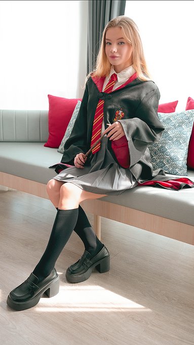 Which department do you think I'm better suited for? 🧙 Slaytherin or Whorepuff???💞 https://t.co/DC6K