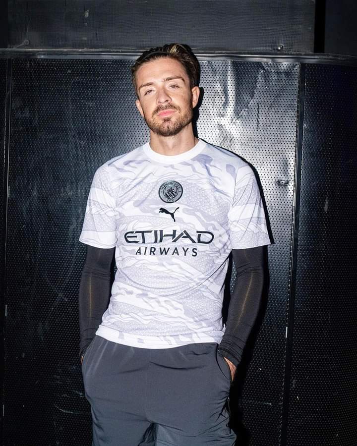 debrunye17's tweet photo. ❄️ #ManCity’s 𝐘𝐞𝐚𝐫 𝐨𝐟 𝐭𝐡𝐞 𝐃𝐑𝐀𝐆𝐎𝐍 shirt ❄️ https://t.co/oN6QfYBpym