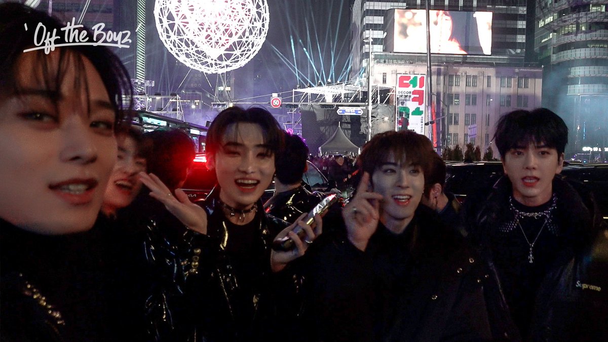 ㅤ꒰ఎ ♡   %%   Amidst all the chaos, we manage to snag a fragment of a shared narrative, and as we count down the seconds, it’s as if we’re dancing with the stories that pass by.  𖦹 ˖ ࣪ .