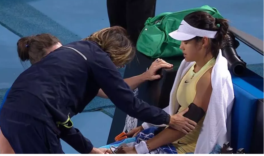 robared9's tweet image. 'I just kept throwing up' Madam @EmmaRaducanu Aussie Open-suprise suprise #anotherexcuse What a weak weak individual-will never achieve what her undoubted talent deserves! Question-How long for a change in coach? Who the hell is advising her??