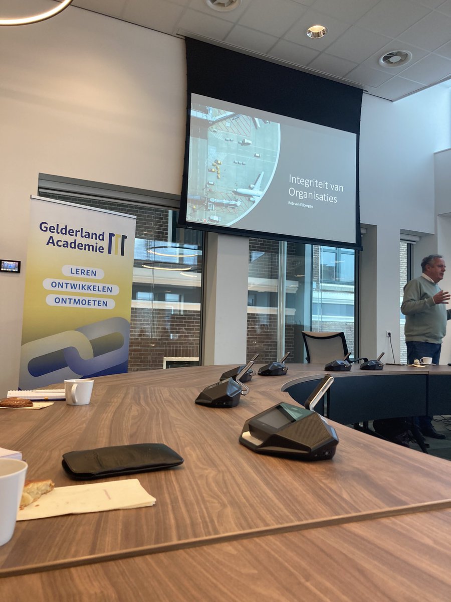 Vandaag te gast in <a href="/Gem_Overbetuwe/">Gemeente Overbetuwe</a> voor de Dag van de Gelderse Griffiers met als eerste workshop “Integriteit van organisaties” door Rob Eijbergen <a href="/GelderlandAcad/">Gelderland Academie</a>