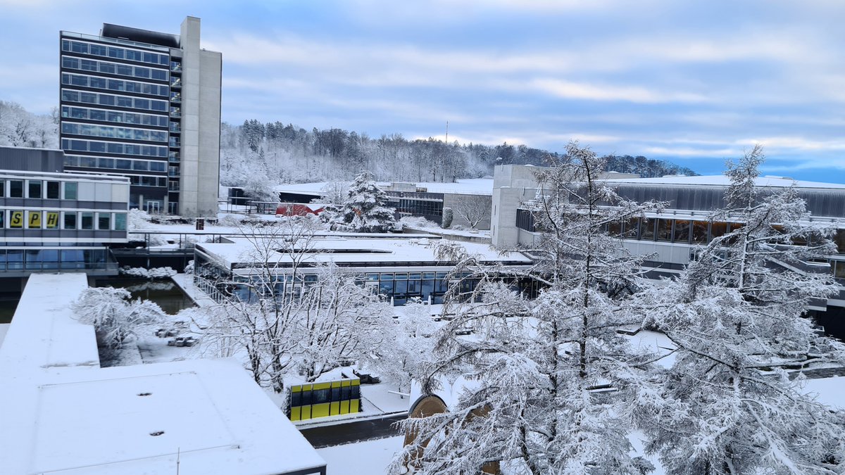 Fresh snow on the @ETH_physics  campus to welcome the more than 70 attendees of the 3d colloquium metasurface.ethz.ch in Zurich on Monday. Check the program and last infos on the website.