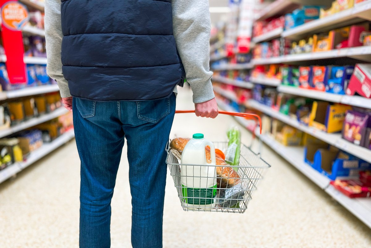 ✉ We are currently issuing £80 supermarket vouchers to residents who receive Council Tax Support and are either a pensioner or receive a disability-related benefit (such as Disability Living Allowance). For more info, go to wakefield.gov.uk/HSF.