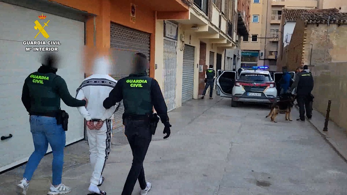 🚨La @guardiavicil detiene en Callosa y La Nucía a cuatro hombres acusados de 21 robos con fuerza.

👩‍⚖️El Juzgado de Villajoyosa ha decretado su LIBERTAD con medidas cautelares... 
ondacero.es/emisoras/comun…